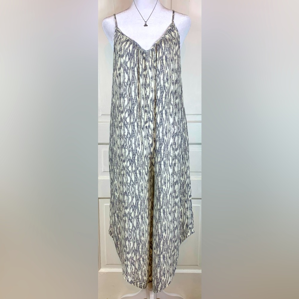 J. VALDI Printed Flowy Jumpsuit / Swim Cover-Up Gray & White w/ Pockets